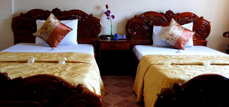 ROYAL HOTEL 